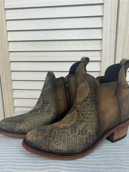 LIBERTY Black Shoes - LIBERTY Black Western Booties Snake-Print Leather Ankle Boots Boho